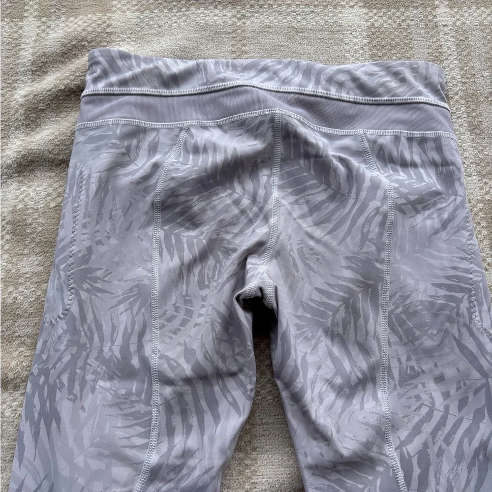 Lululemon Inspire Tight II 6 Palm Camo White‎ Nimbus Leggings